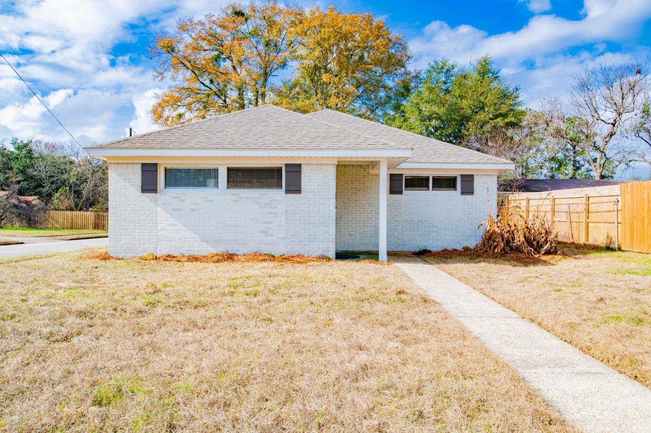 House In Mobile Newly Renovated! Quiet & Centrally Located! エクステリア 写真